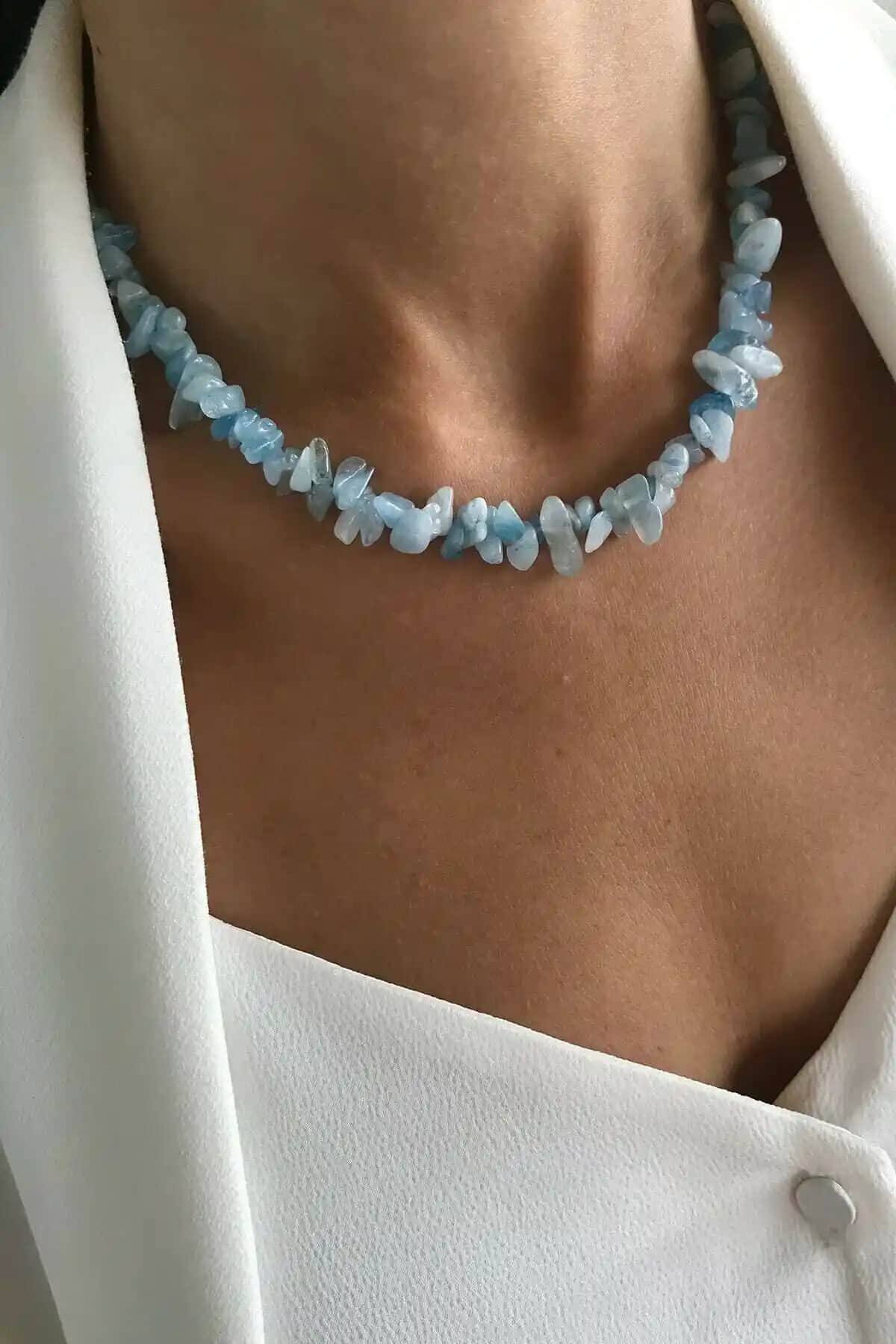 SARRAF Doğal Taş Akuamarin Kırık Tasarımlı Modern Kolye - Şıklık ve Enerji Dengeleyici