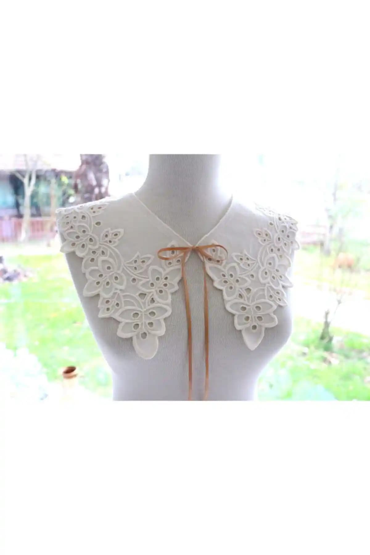 Sherlock Home Vintage Seyyar Yaka Krem Bej Renk Şıklık ve Konfor Sunar