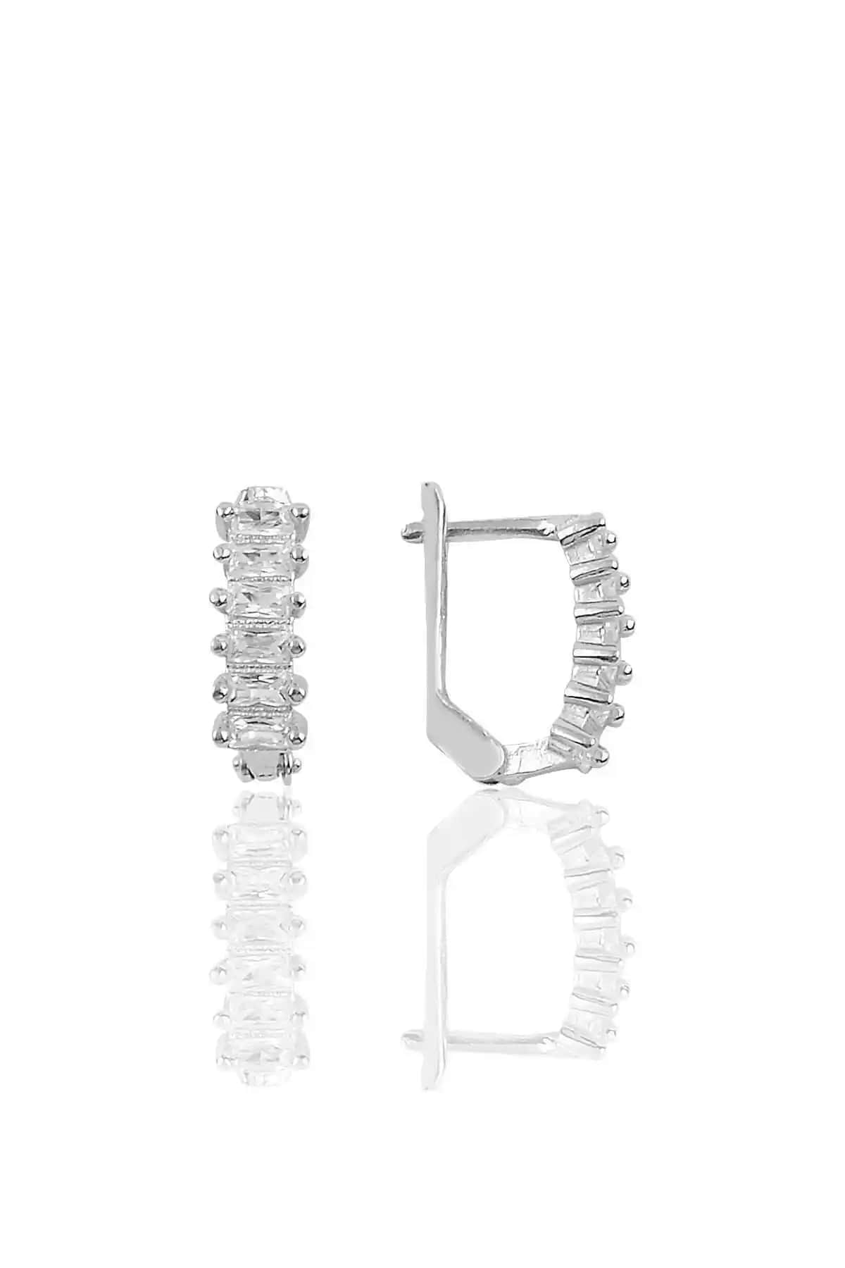 Söğütlü Silver Gümüş Baget Taşlı J Küpe Modern ve Zarif Tasarım Özellikleri