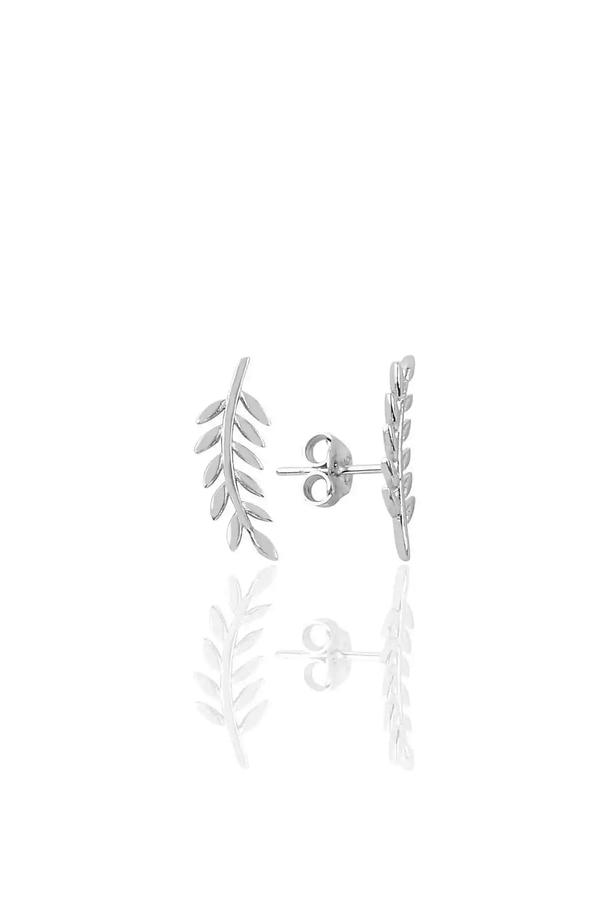 Söğütlü Silver Gümüş Yaprak Modeli Küpe Modern ve Şık Tasarım, Dayanıklı ve Çok Yönlü Kullanım İmkanı Sunar