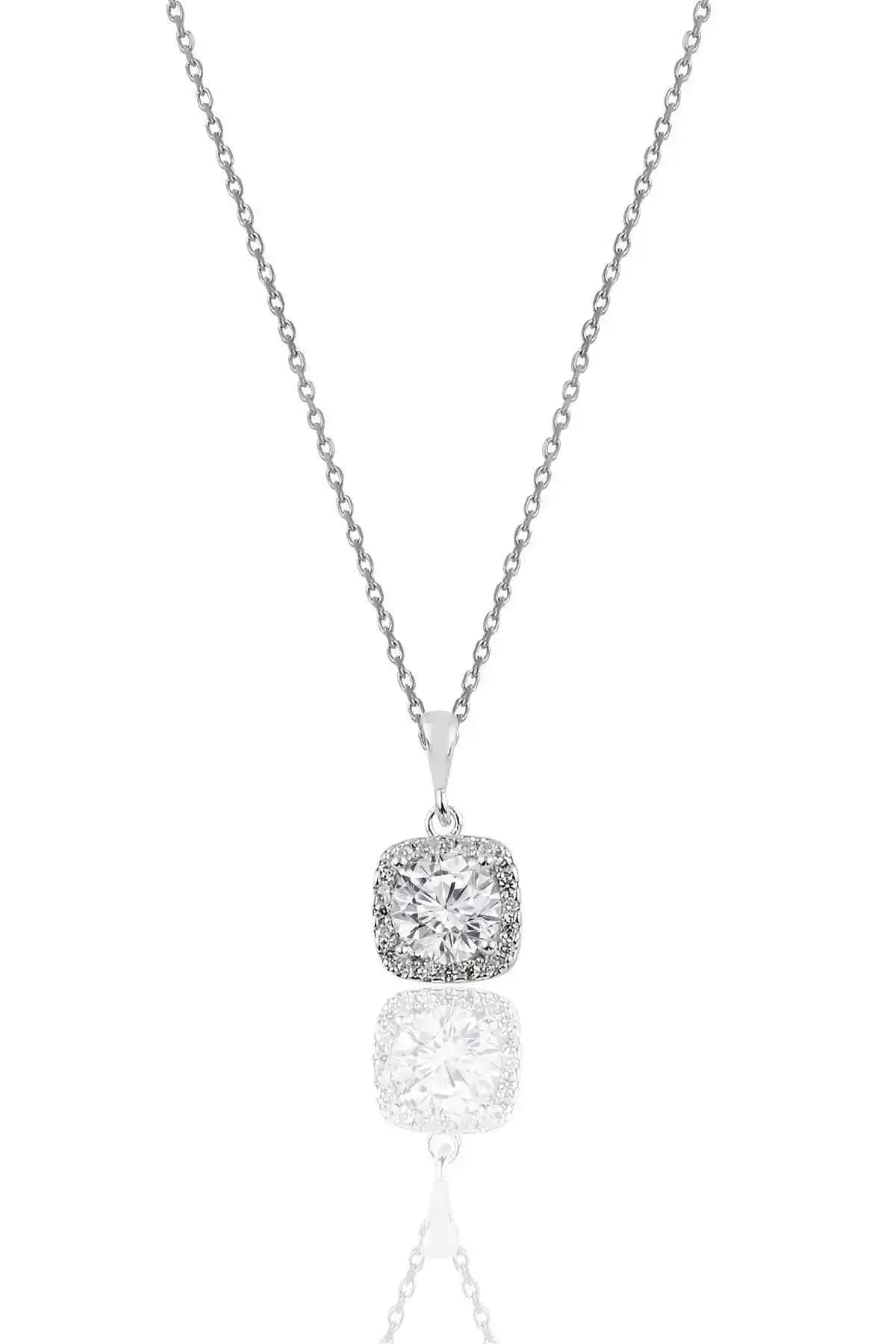 Söğütlü Silver Gümüş Zirkon Taşlı Kare Pırlanta Montürlü Kolye Tanıtımı ve Özellikleri