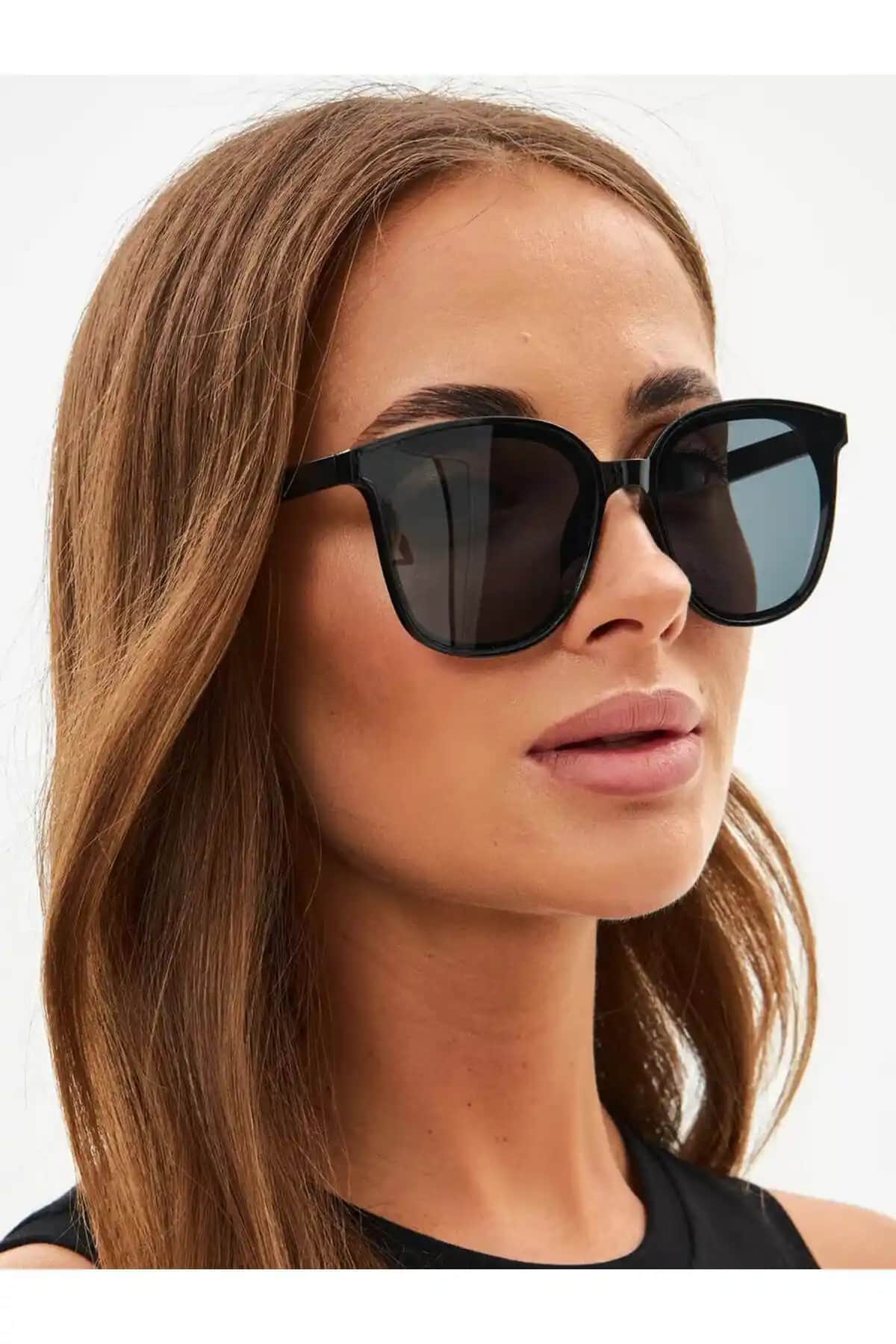 STAOOM İç Cam Tasarım Kadın Güneş Gözlüğü Uk665656 Estetik ve Koruma Sunan Modern Tasarım
