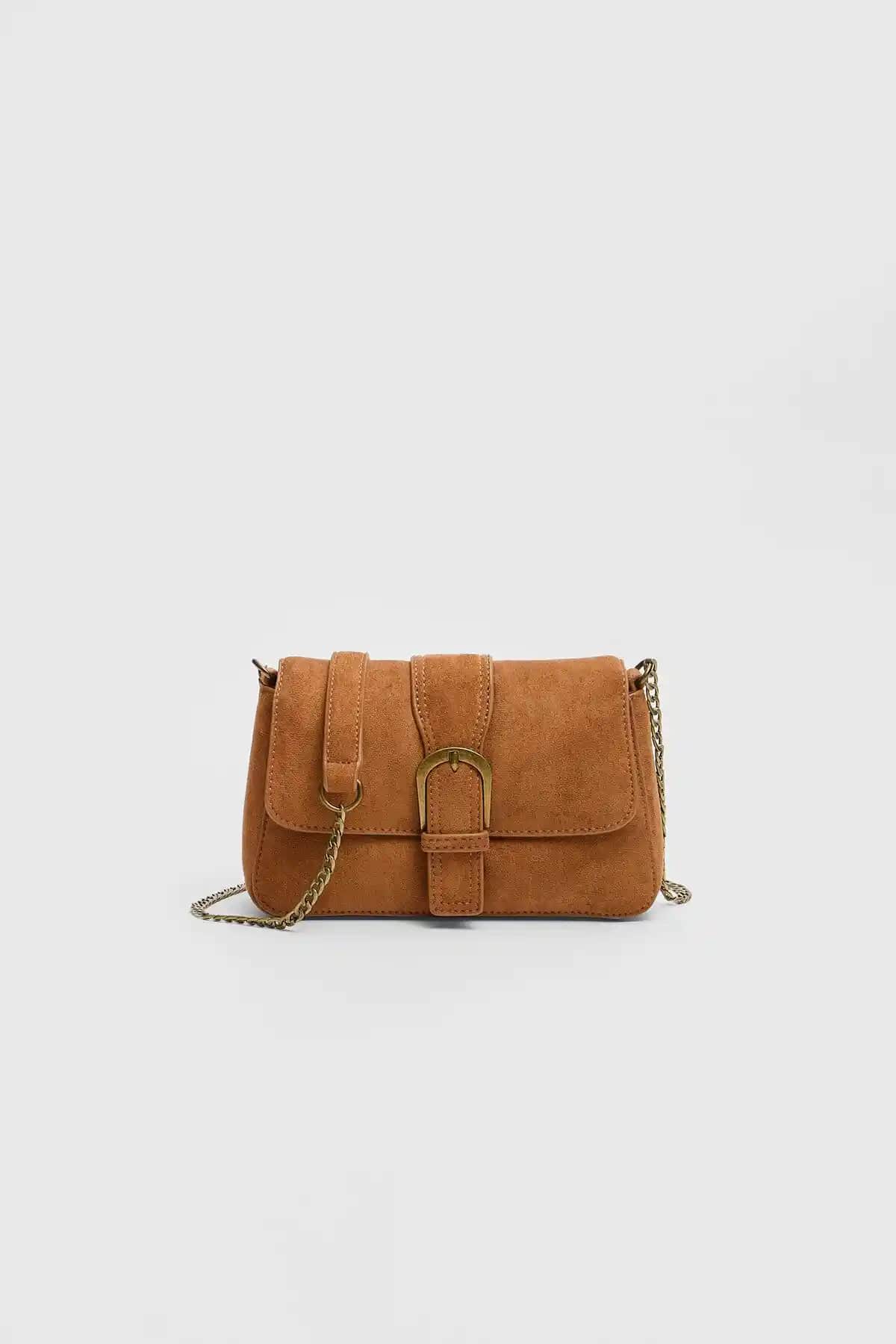 Stradivarius Tokalı Çapraz Askılı Çanta: Günlük Kullanım İçin Şık ve Fonksiyonel Tasarım