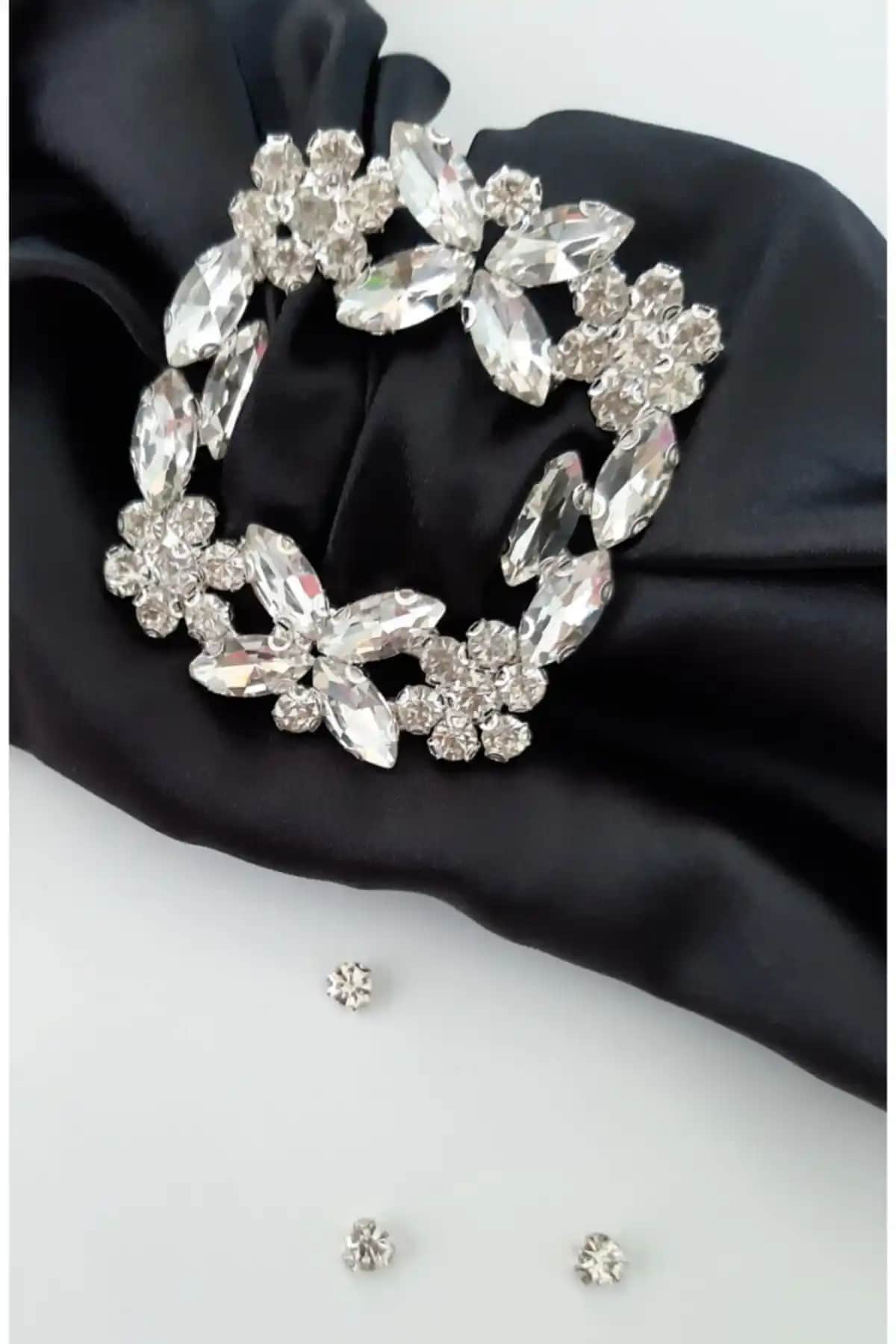 Suhneva Kristal Taşlı Kare Kemer Tokası Zarif ve Şık Tasarımıyla Göz Kamaştırıyor