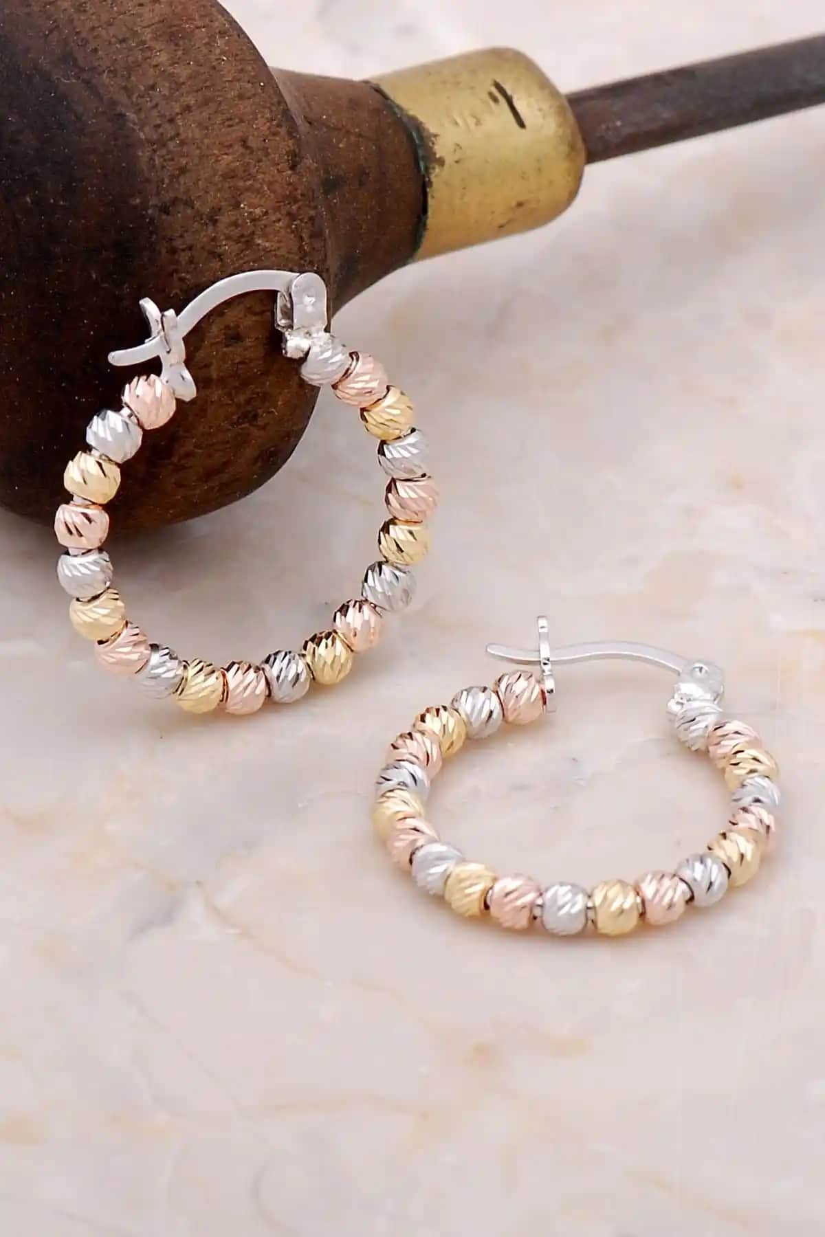 Sümer Telkari Renkli Gümüş Halka Küpe Modern ve Zarif Tasarım Özellikleri