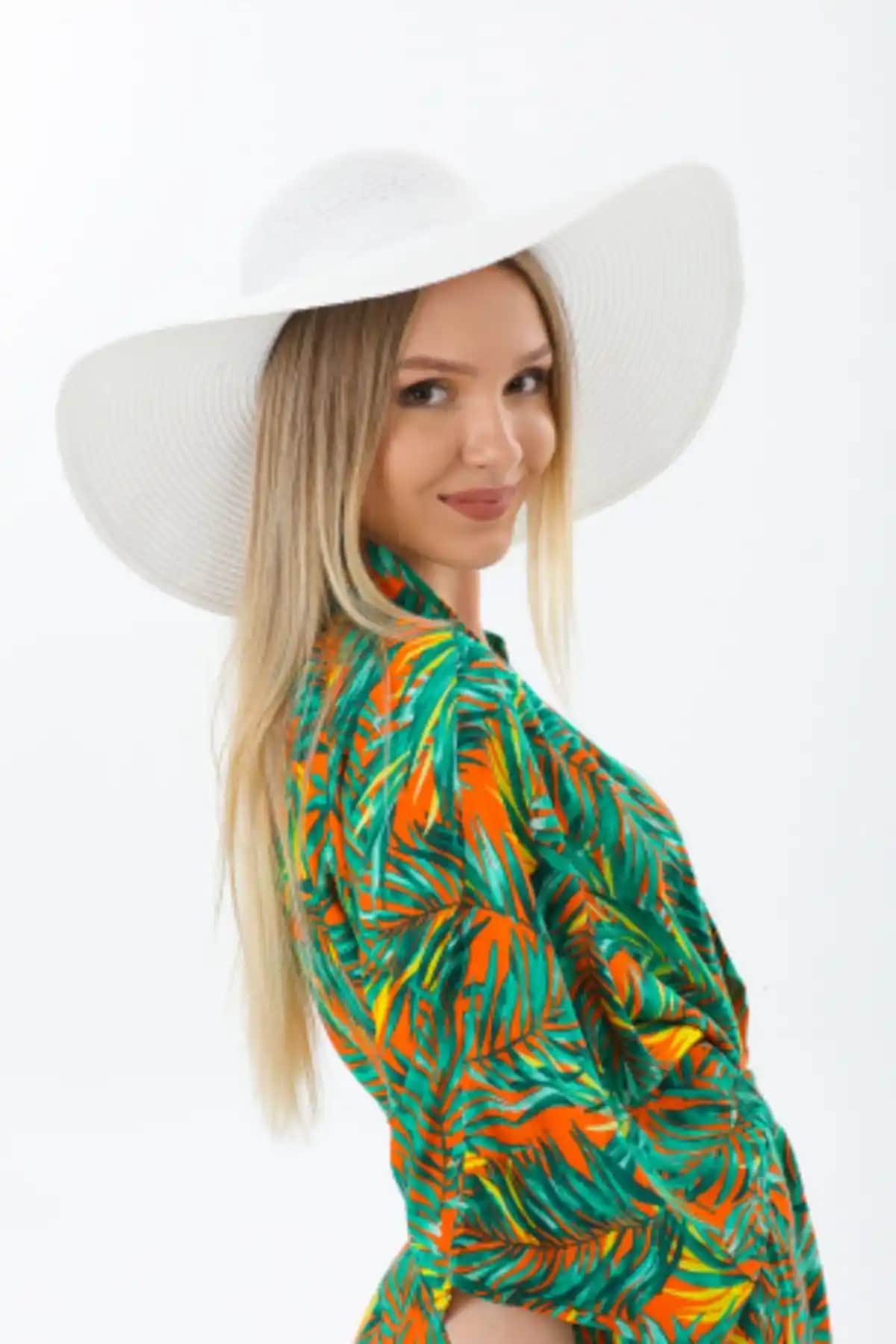 SUVE GOLD Kadın Hasır Plaj Şapkası Beyaz Göz Alıcı Tasarımı ve Güneş Koruma Özelliğiyle