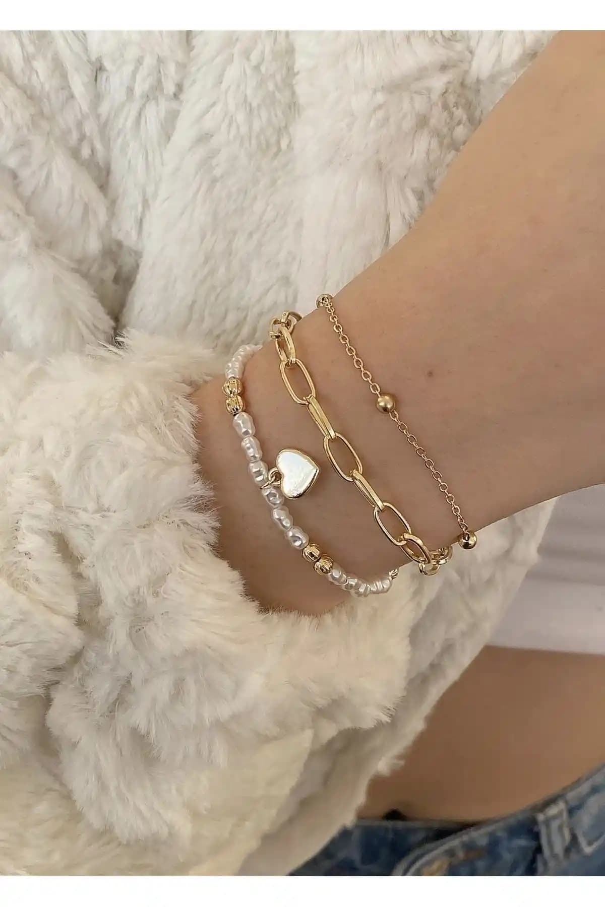 Takıtarzım 3'lü İnci Kalp Kombin Gold Bileklik Şıklık ve Zarafetin Buluşması