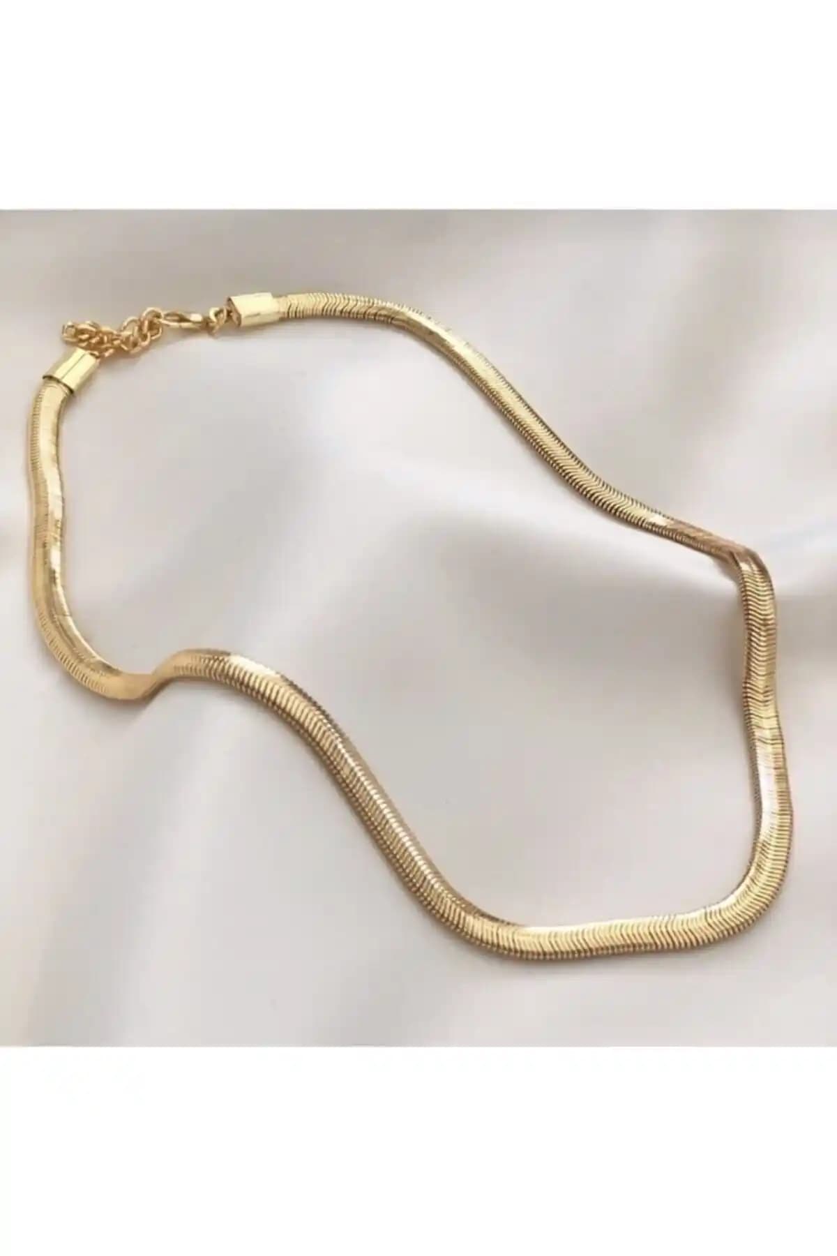 Takıtarzım Kadın Yatay Italyan Zinciri: Şıklık ve Dayanıklılığı Bir Arada Sunan Aksesuar