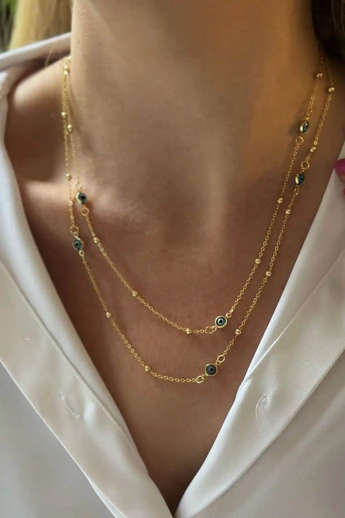 Trendy Butik Dolamalı Nazar Kolye: Şıklık ve Koruma Sunan Zarif Takı Seçeneği