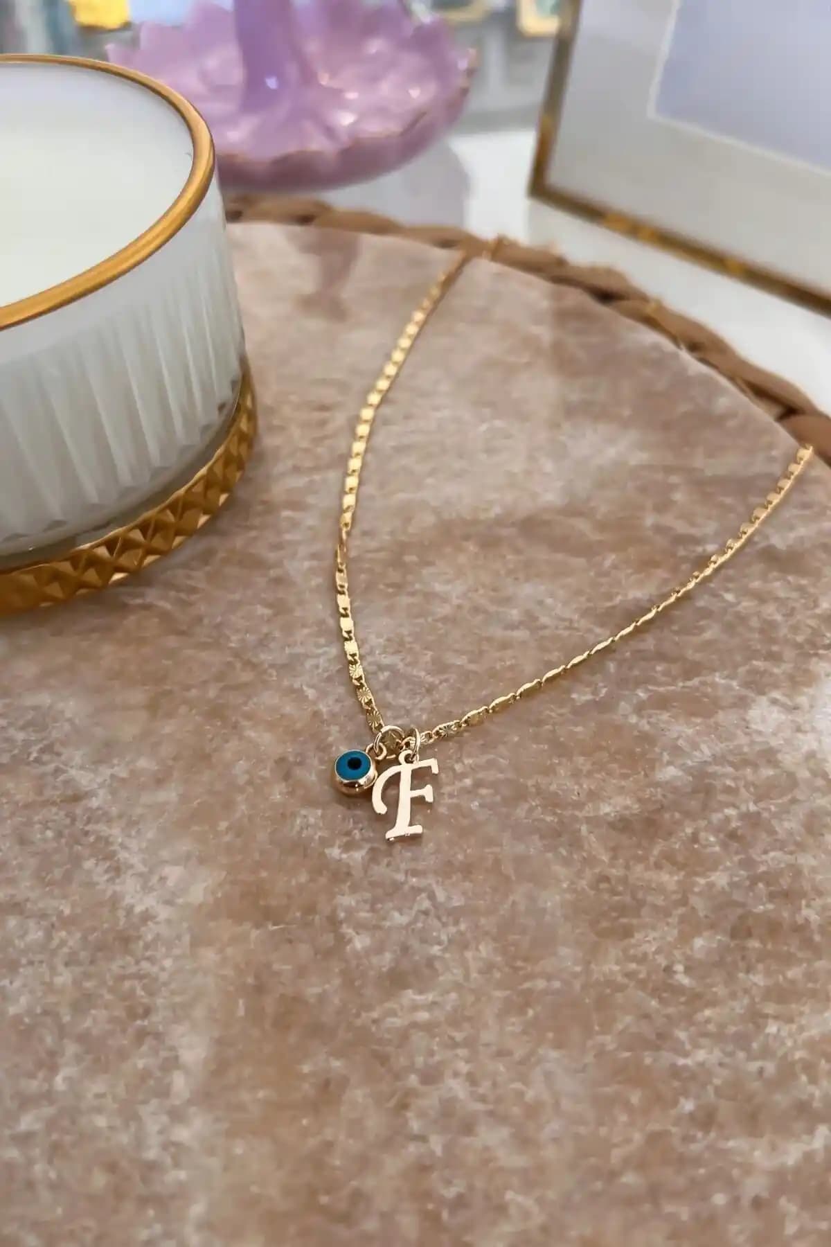 Trendy Butik Harf Kolye Altın Kaplama Şık ve Dayanıklı Modern Takı Tasarımı