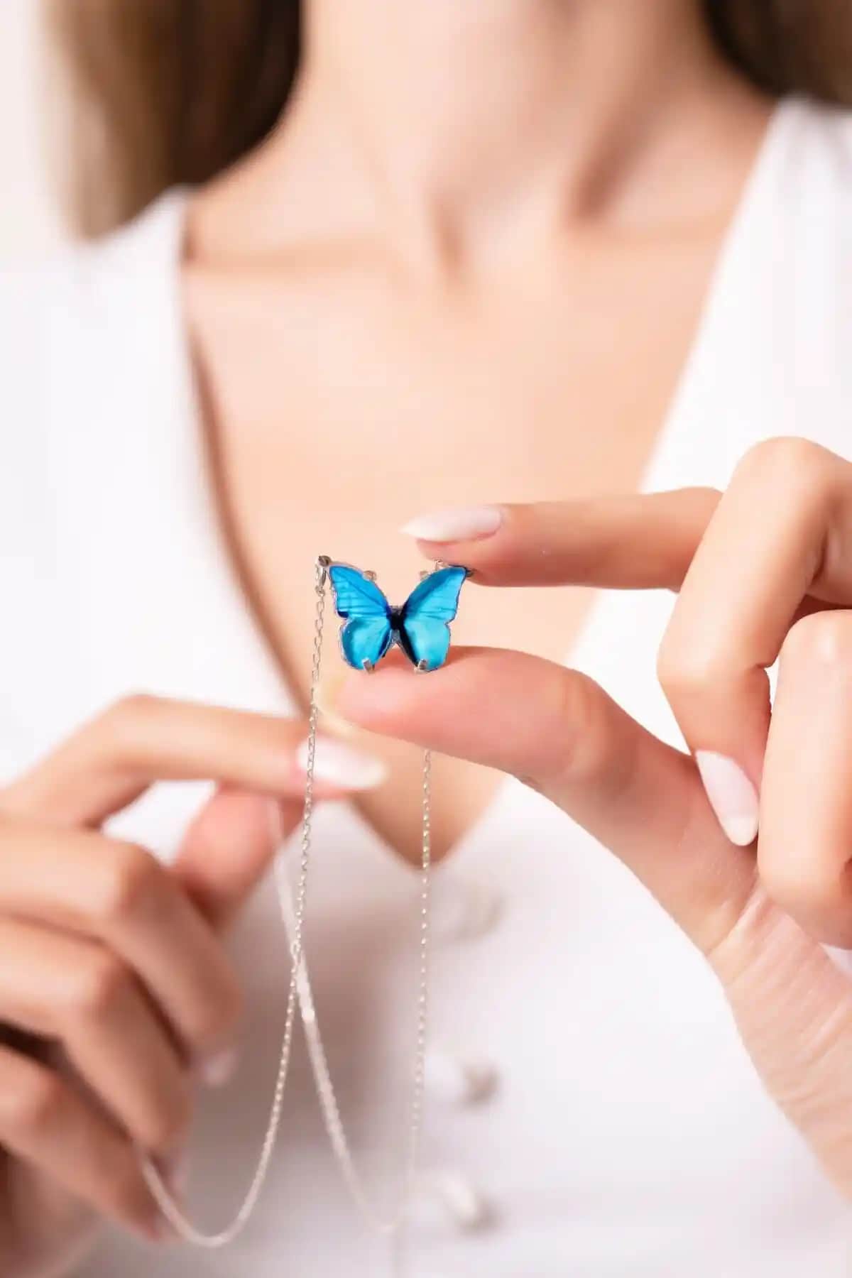 Violansia 925 Ayar Gümüş Mineli Mavi Kelebek Kolye Şıklık ve Kaliteyi Bir Arada Sunar