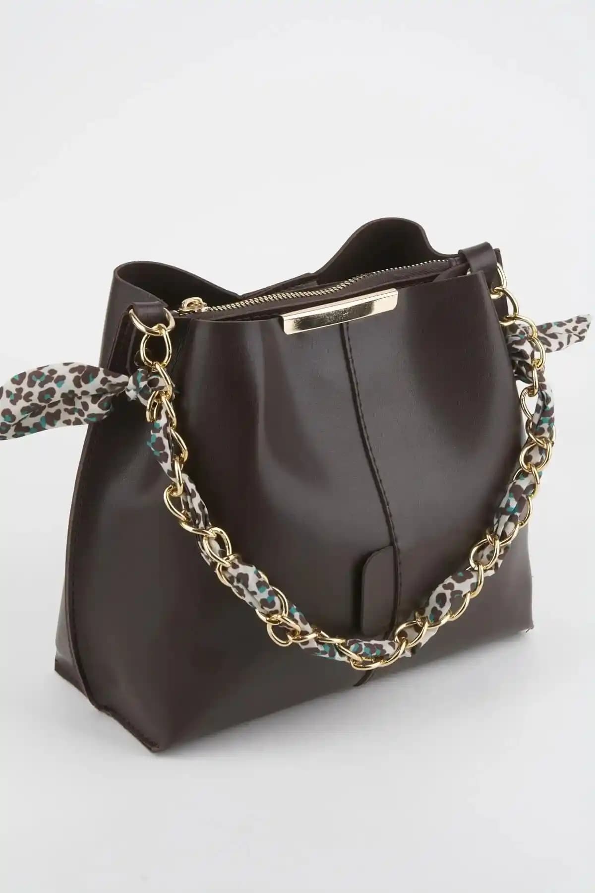 Vivaq Kadın Acı Kahve Fular Detaylı Zincir Aksesuarı ile Yuvarlak Deri Çanta Tanıtımı