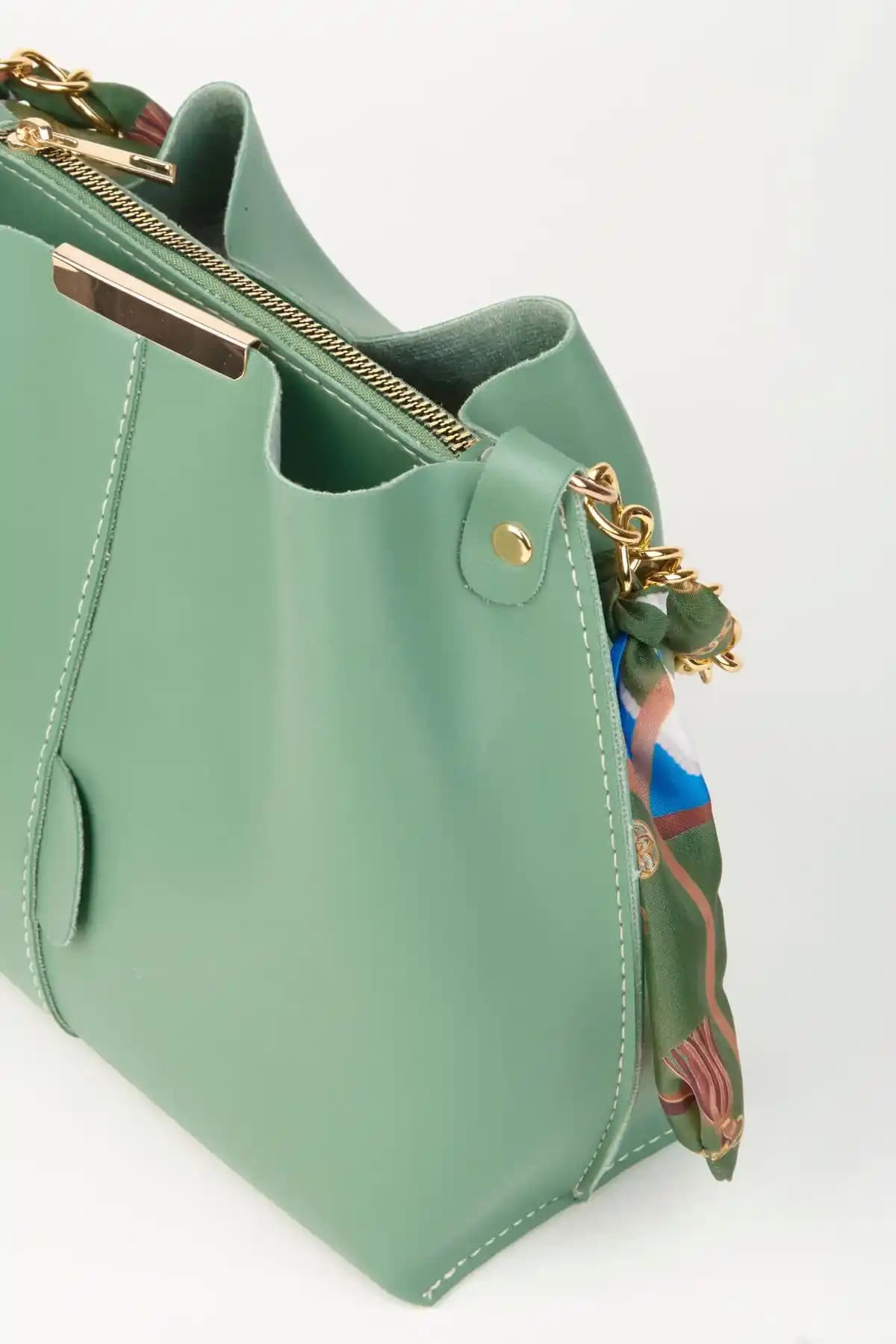 Vivaq Kadın Mint Fularlı Zincir Aksesuarı ile Yuvarlak Deri Çanta Özellikleri ve Kullanım İpuçları