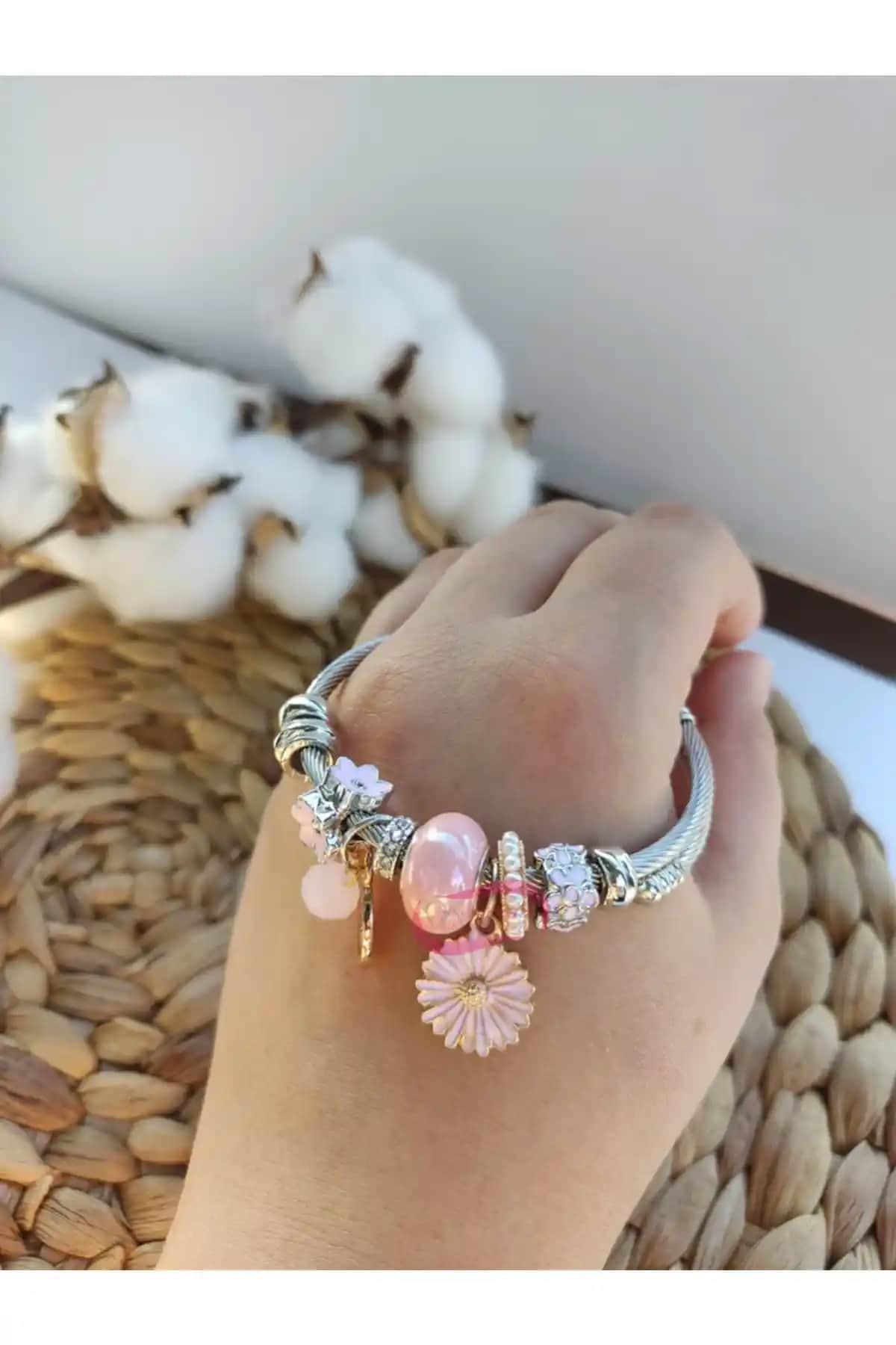 WISHOFNEW Çelik Charm Bileklik: Şıklık ve Dayanıklılık Sunan Modern Takı Seçeneği