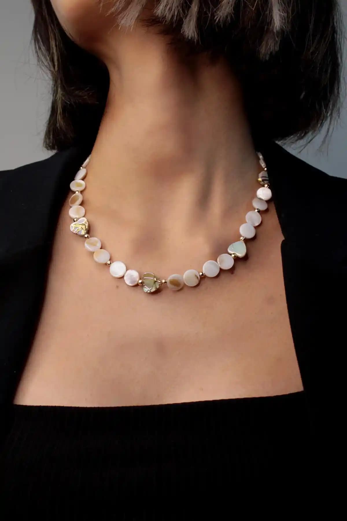 Yeni Obsessions Sedef'in Kalbi Kolye: Doğal Taş ve Altın Kaplama Zarif Takı