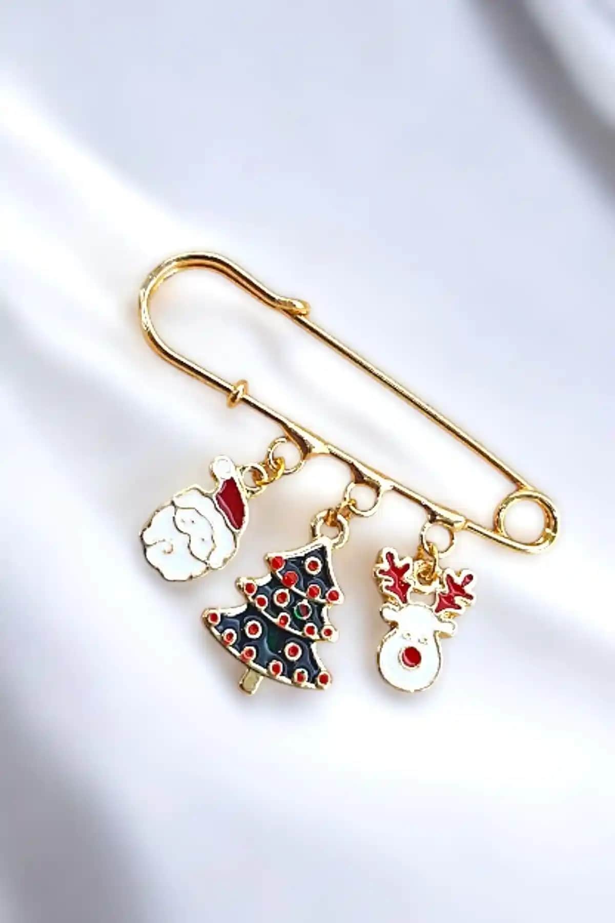 Yılbaşı Temalı Metal Broş: Zarif ve Şık Altın Renkli Aksesuar