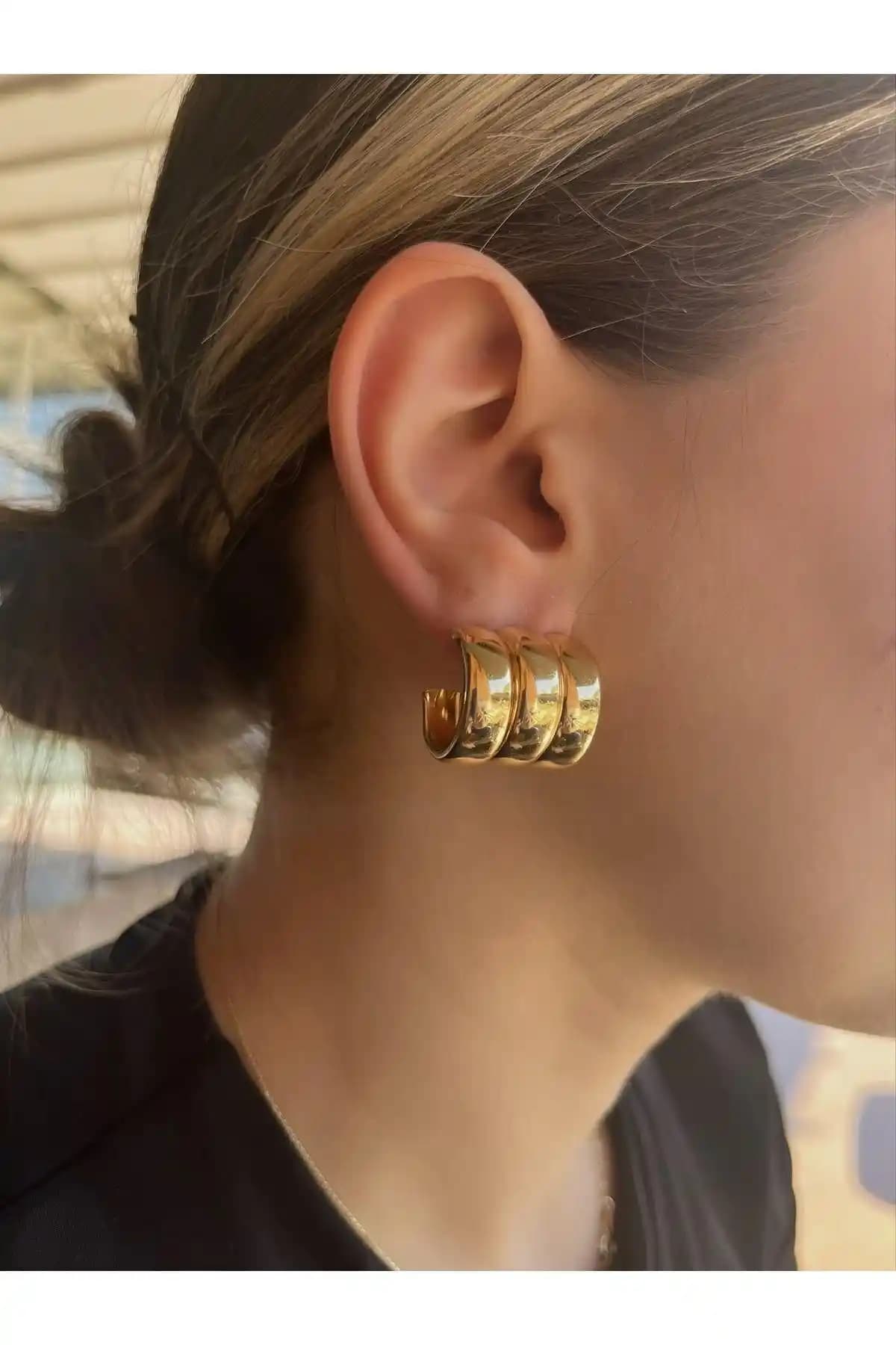 Yılz Accessory Vizyonova Çelik Üç Bombeli Gold Kaın Küpe: Şıklık ve Dayanıklılık Bir Arada