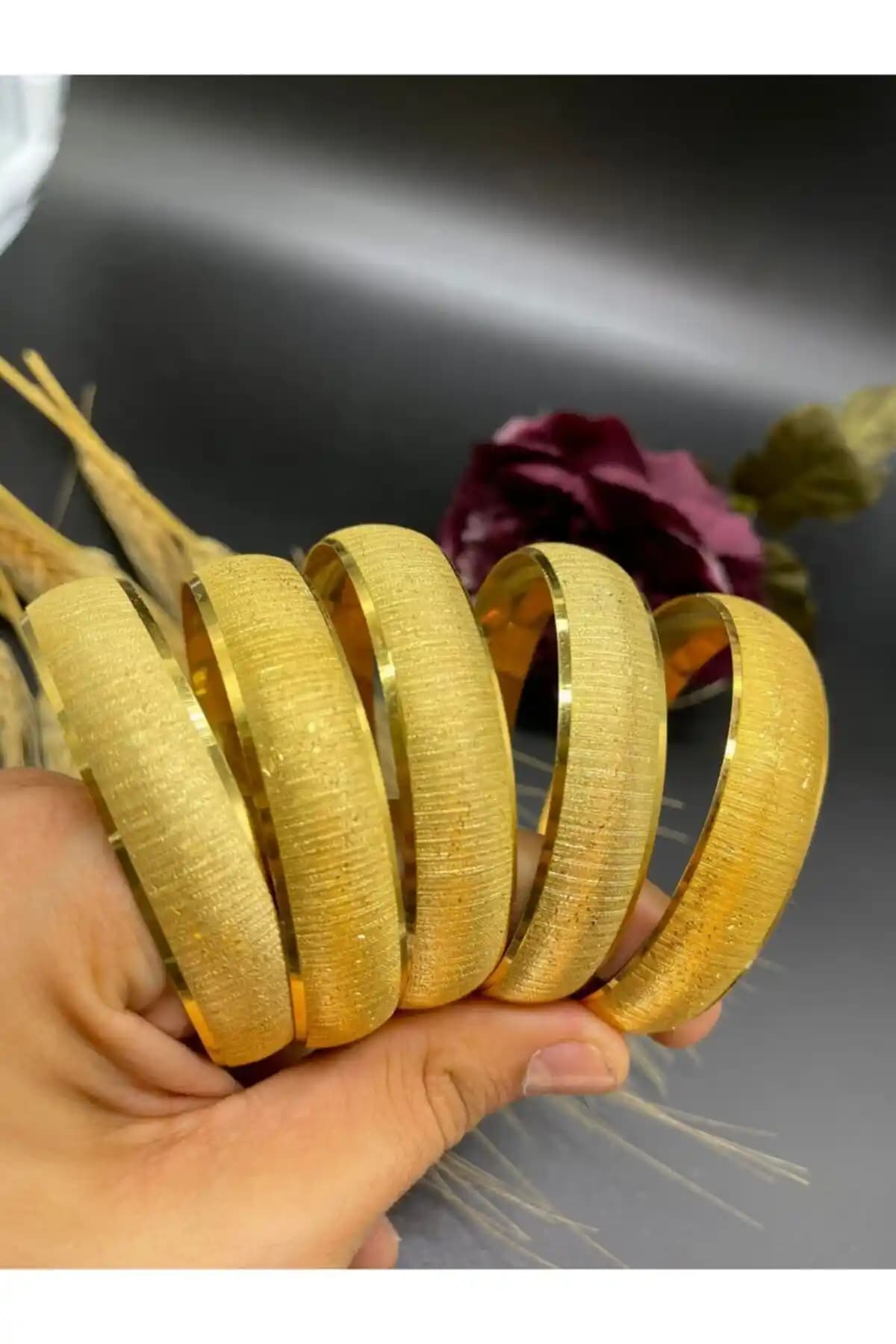 Yılz Gold 22 Ayar Altın Kaplama Bilezik Seti Şıklık ve Dayanıklılığı Bir Arada Sunar