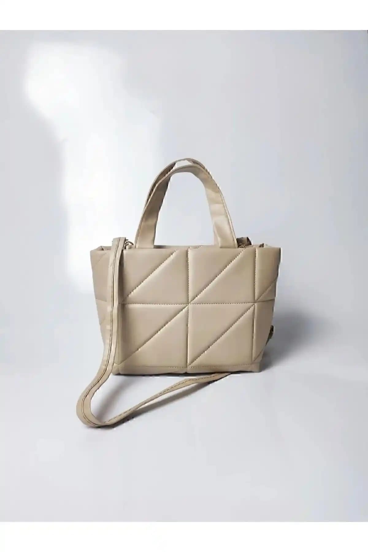 ZAWE FASHION Kadın Bej Fermuarlı Kapitone Deri Askılı Omuz ve El Çantası Özellikleri ve Kullanım İpuçları