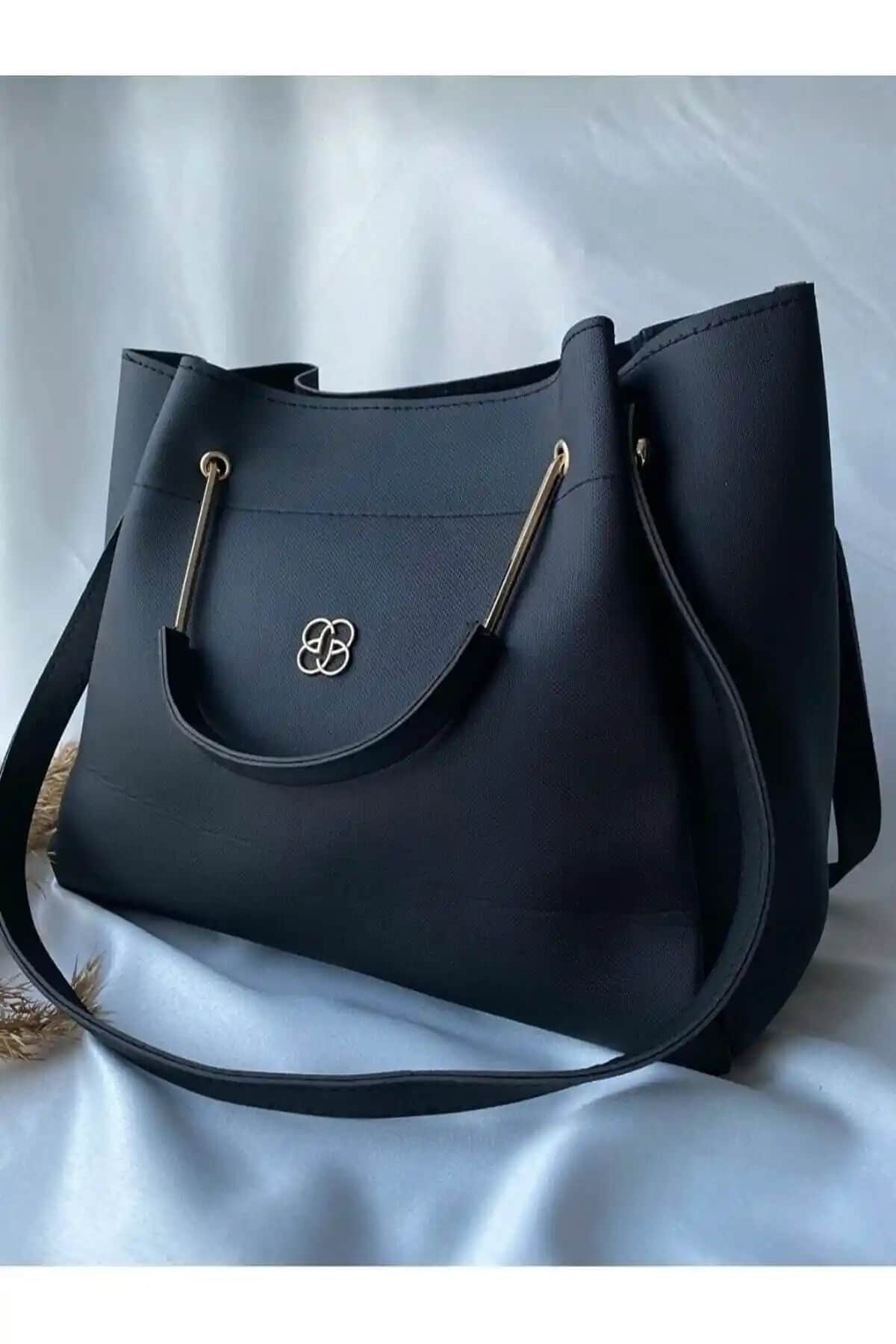 Zeynep Ceyda Koçak Bagg Siyah Kan Kol ve Omuz Çantası: Şıklık ve Fonksiyonellik Bir Arada