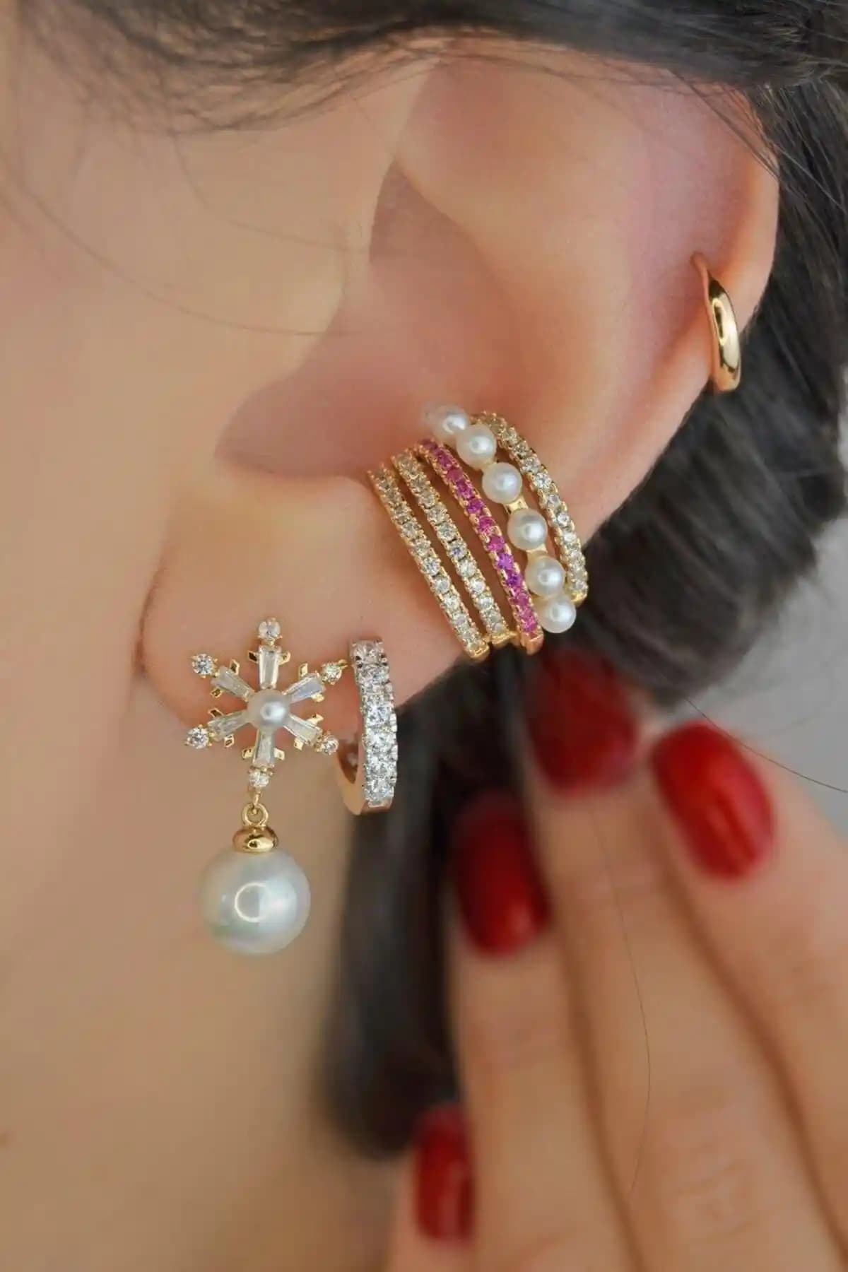 Zirkon Taşlı ve İncili Sıkıştırmalı Kıkırdak Küpe - Şık ve Dayanıklı Aksesuar