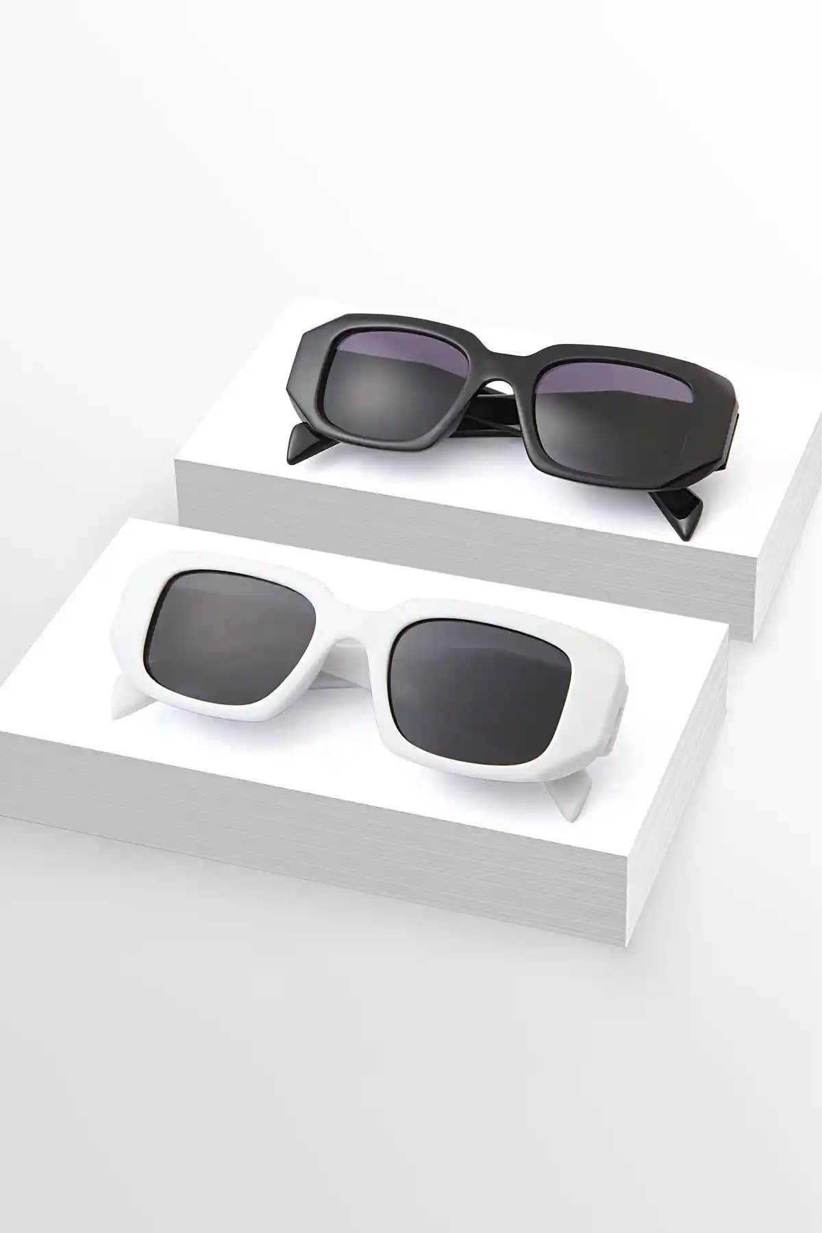Zzla 2'li Siyah Beyaz Güneş Gözlüğü Seti Moda ve Koruma Unsurlarını Bir Arada Sunar