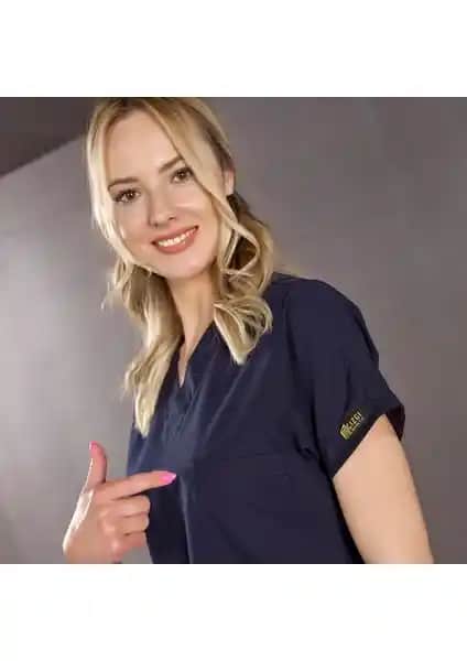 Çizgi Medikal Lacivert Doktor Hemşire Forması: Şıklık ve Konforun Birleşimi