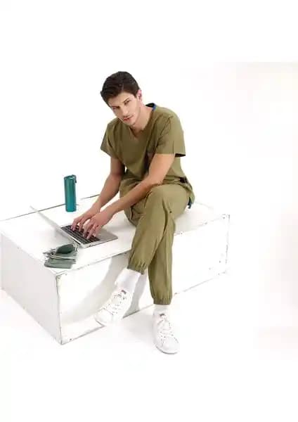 Sağlık Çalışanları İçin Şık ve Konforlu Likralı Medikal Forması Çizgi Medikal