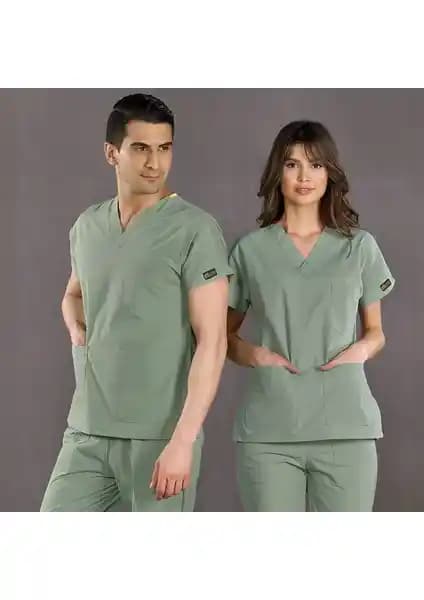 Sağlık Personeli İçin Şık ve Konforlu Küf Yeşili Doktor Hemşire Forması Özellikleri