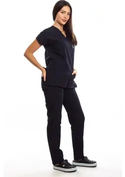 Sağlık Profesyonelleri İçin Dayanıklı ve Şık Lacivert Cerrahi Üniforma Takımı
