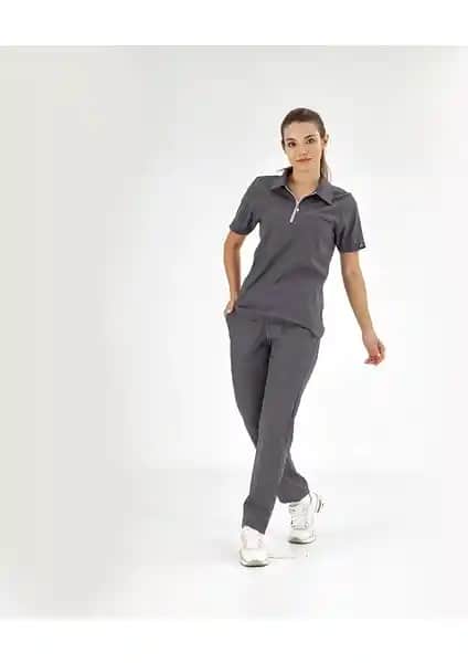 Sağlık Profesyonelleri İçin Modern ve Fonksiyonel Polo Likra Takımını Keşfedin