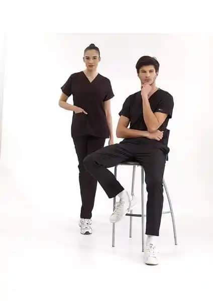 Sağlık Profesyonelleri İçin Şık ve Konforlu Likralı Medikal Üniforma Takımları