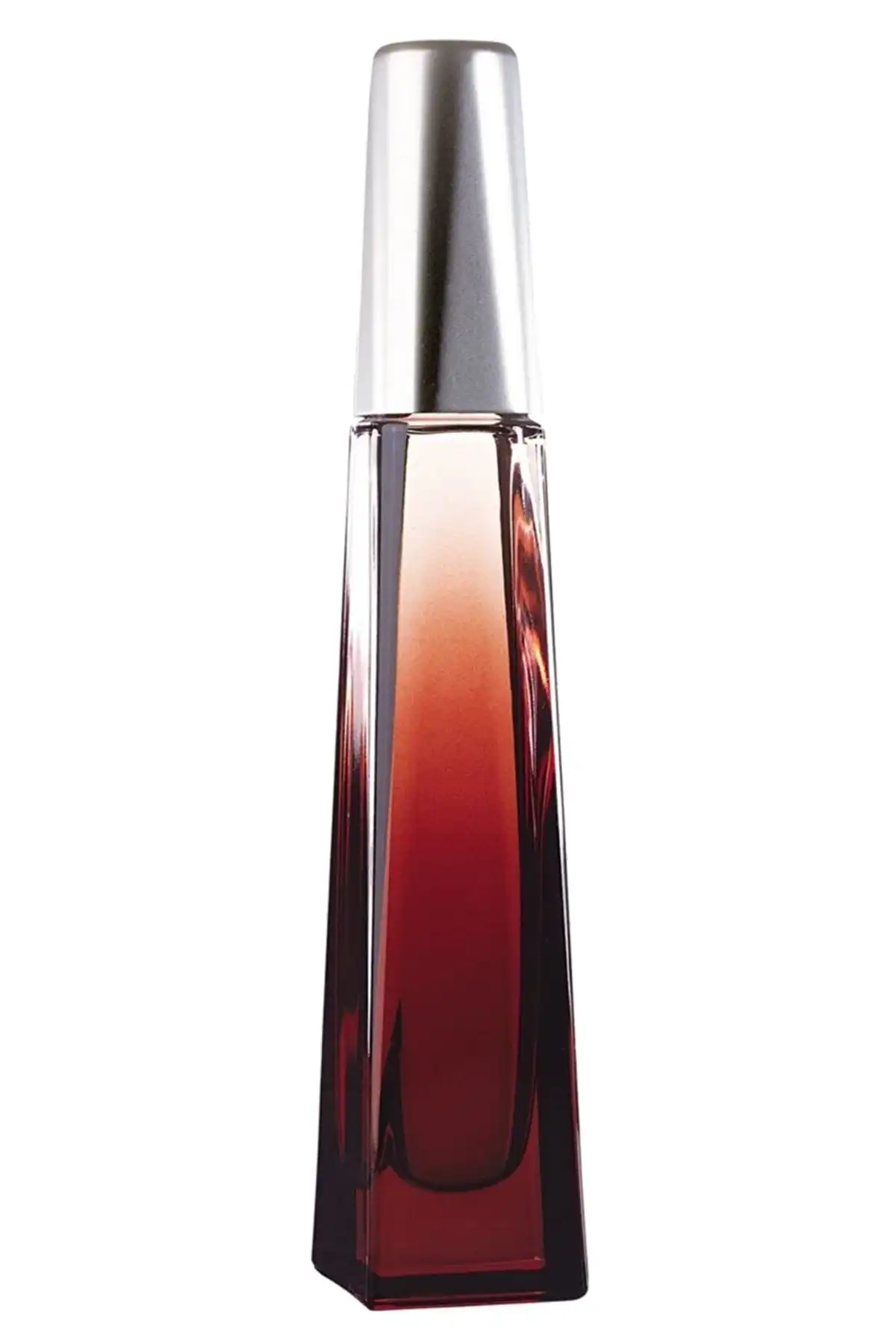 Avon Surrender Erkek Parfüm: Kalıcı ve Etkileyici Odunsu Koku Deneyimi